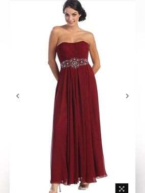 ALLY’S Collection burgundy size 4XL
Strapless Burgundy Evening Gown with Beaded